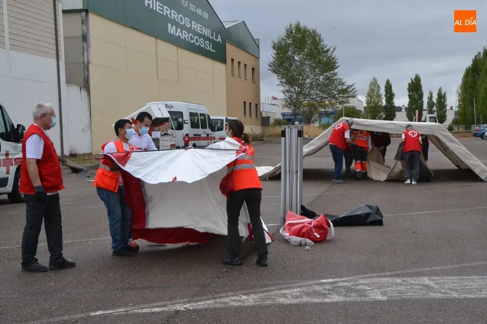 Foto 9 - Los integrantes del ERBE de Ciudad Rodrigo realizan pr&aacute;cticas para conocer el material de Cruz...