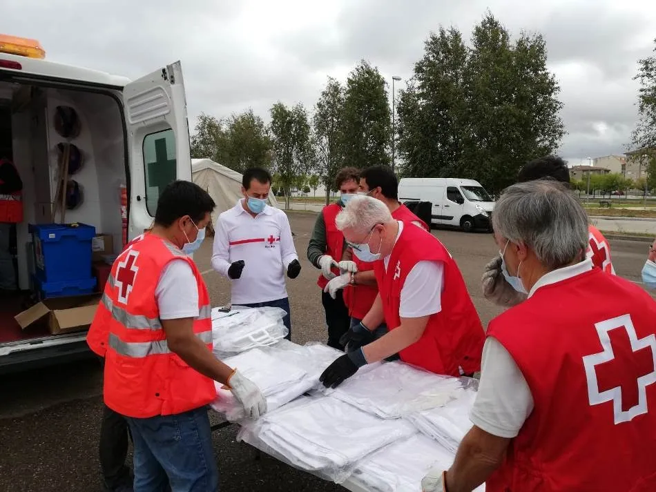 Foto 5 - Los integrantes del ERBE de Ciudad Rodrigo realizan pr&aacute;cticas para conocer el material de Cruz...
