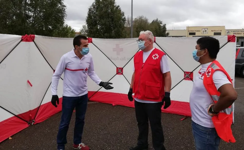 Foto 8 - Los integrantes del ERBE de Ciudad Rodrigo realizan pr&aacute;cticas para conocer el material de Cruz...