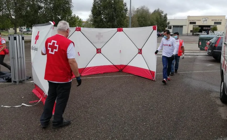 Foto 2 - Los integrantes del ERBE de Ciudad Rodrigo realizan pr&aacute;cticas para conocer el material de Cruz...