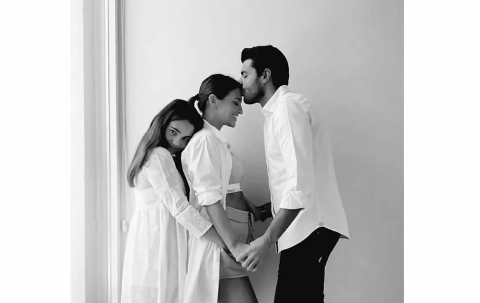 Fotografía de Paula Echevarría y Miguel Torres con la que han anunciado que serán padres. Foto: @pau_eche