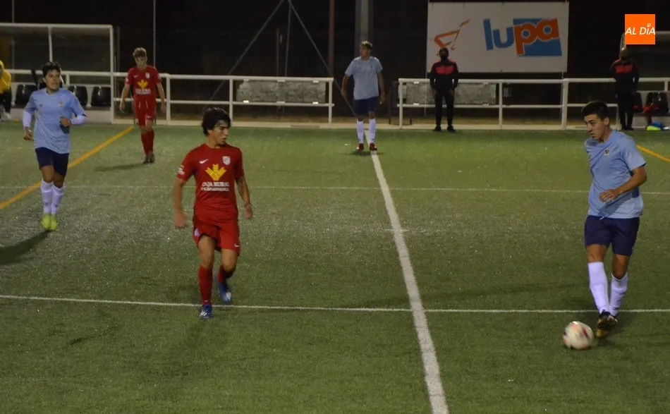 Foto 7 - Un Ciudad Rodrigo Senior superior gana 3-0 al Santa Marta Juvenil, que se top&oacute; 3 veces con la...