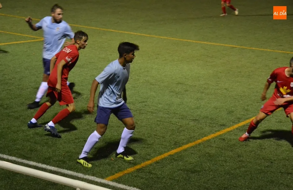 Foto 8 - Un Ciudad Rodrigo Senior superior gana 3-0 al Santa Marta Juvenil, que se top&oacute; 3 veces con la...