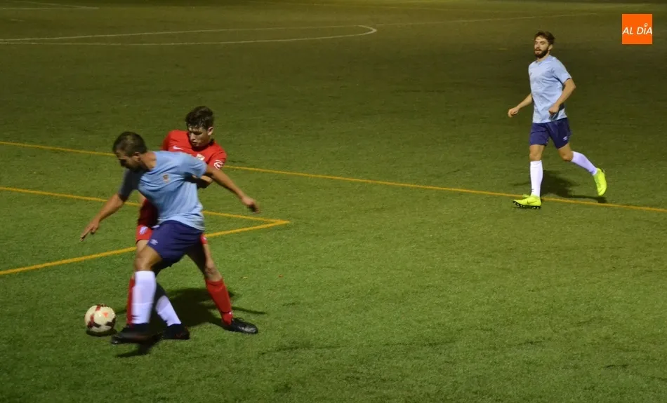 Foto 2 - Un Ciudad Rodrigo Senior superior gana 3-0 al Santa Marta Juvenil, que se top&oacute; 3 veces con la...
