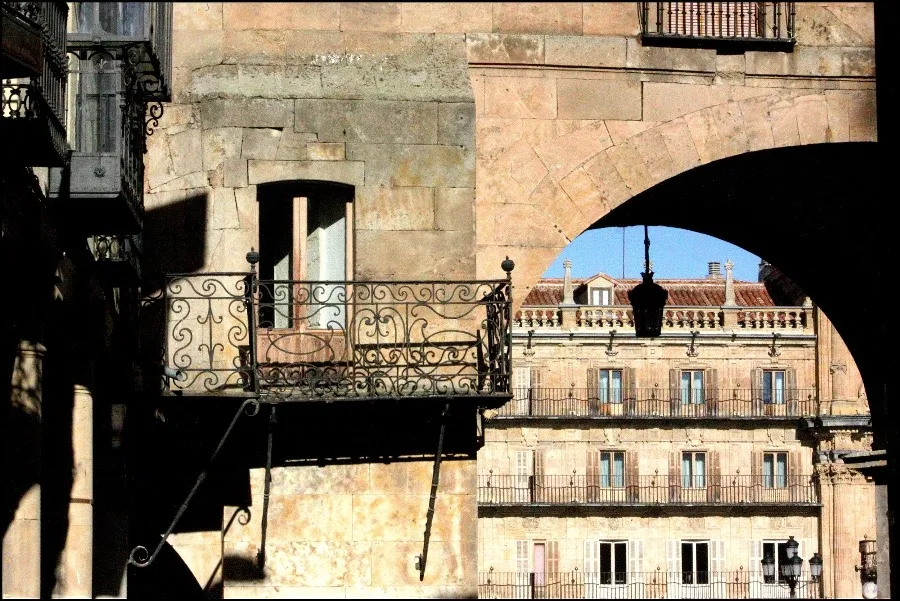 Balcón en la plaza del Corrillo, junto a la Plaza Mayor