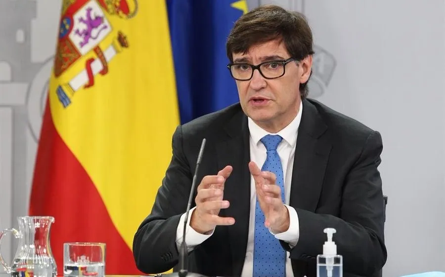 El ministro de Sanidad, Salvador Illa, interviene durante una rueda de prensa. Foto Pool