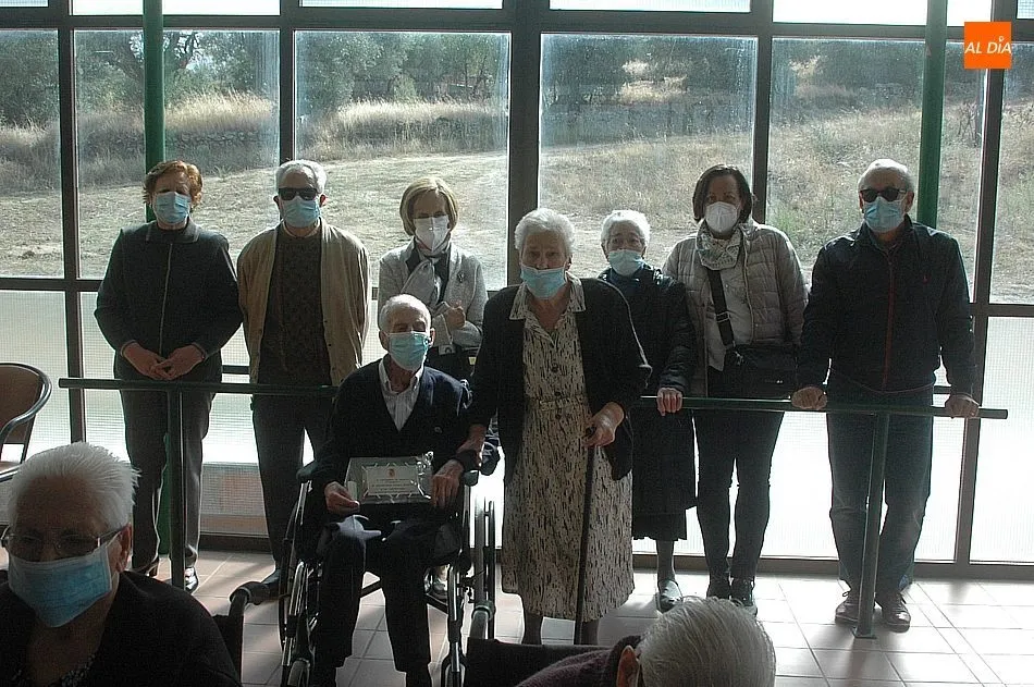 Foto 3 - El Ayuntamiento de Villarino homenajea a Francisco Parra Garc&iacute;a por su centenario  