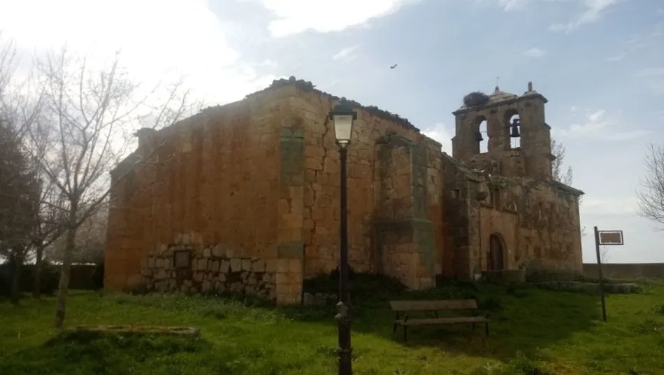 Iglesia de San Miguel Arcángel, en la pedanía de Tirados de la Vega, en la comarca de Ledesma