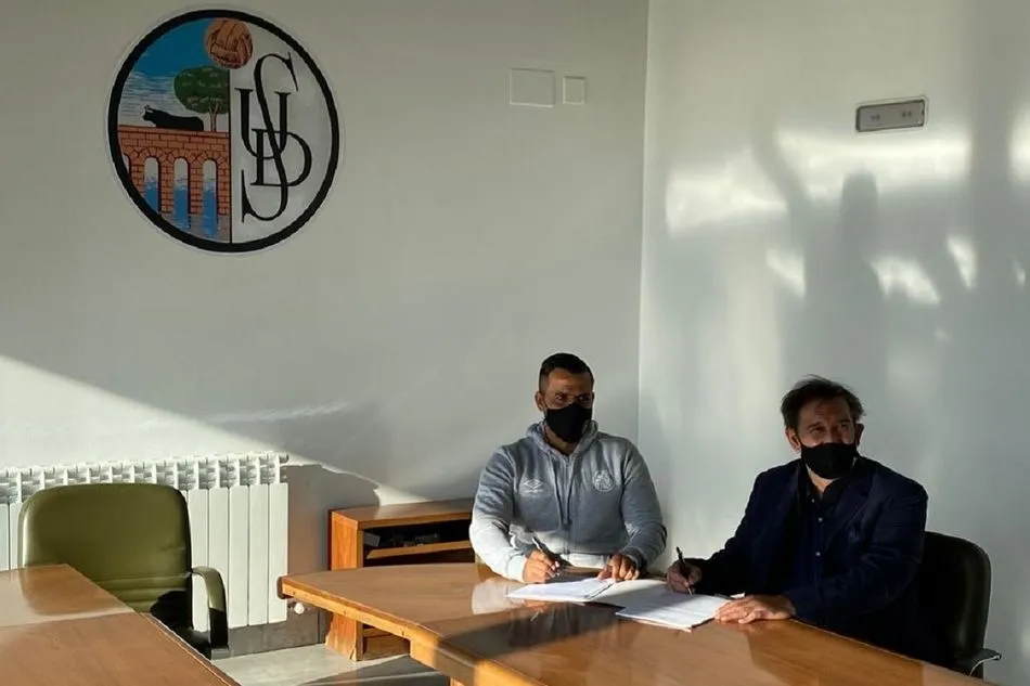 Firma del acuerdo de colaboración entre el Salamanca UDS y el CD Ribert. Foto: SalamancaUDS