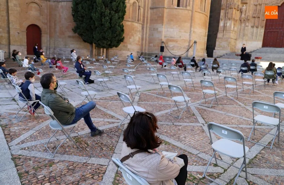 Foto 5 - Los t&iacute;teres y los objetos se adue&ntilde;an del Patio Chico en un espect&aacute;culo lleno de imaginaci&oacute;n&nbsp;
