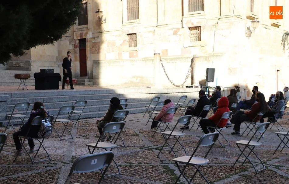 Foto 4 - Los t&iacute;teres y los objetos se adue&ntilde;an del Patio Chico en un espect&aacute;culo lleno de imaginaci&oacute;n&nbsp;