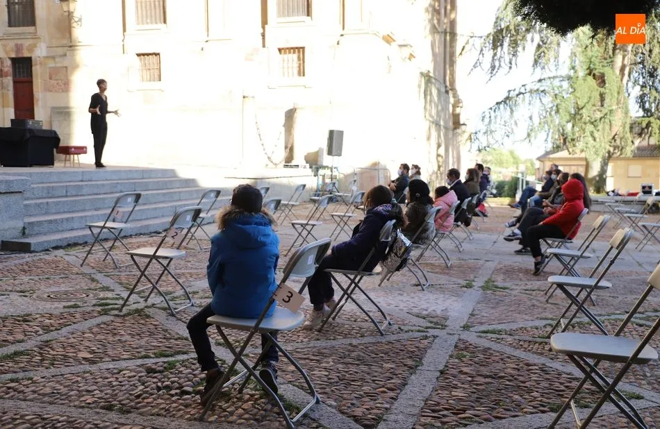 Foto 3 - Los t&iacute;teres y los objetos se adue&ntilde;an del Patio Chico en un espect&aacute;culo lleno de imaginaci&oacute;n&nbsp;