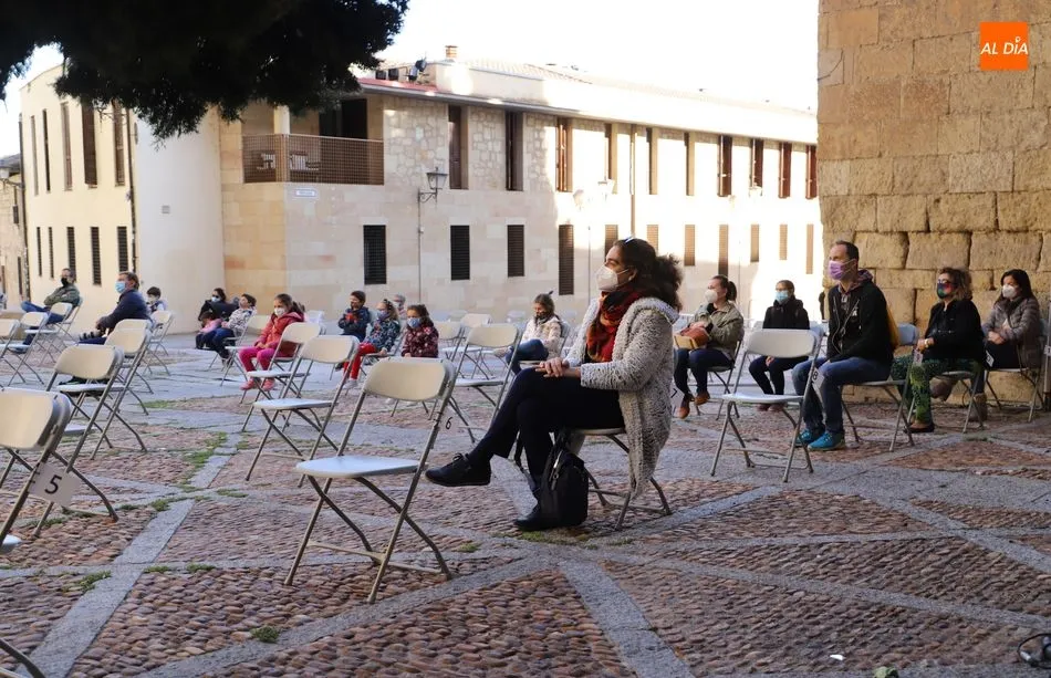 Foto 2 - Los t&iacute;teres y los objetos se adue&ntilde;an del Patio Chico en un espect&aacute;culo lleno de imaginaci&oacute;n&nbsp;