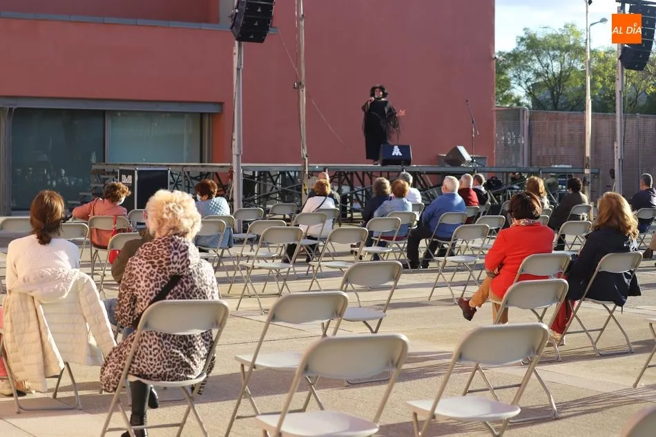 Foto 7 - Mar&iacute;a Mercedes inunda de copla el patio del DA2 y conquista al p&uacute;blico asistente