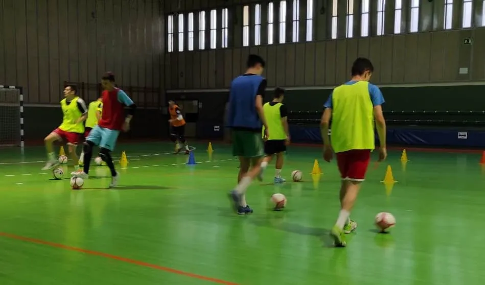 Foto 9 - El III Juvenil, &uacute;nico equipo con fecha para el inicio de su Liga, arranca los entrenos  