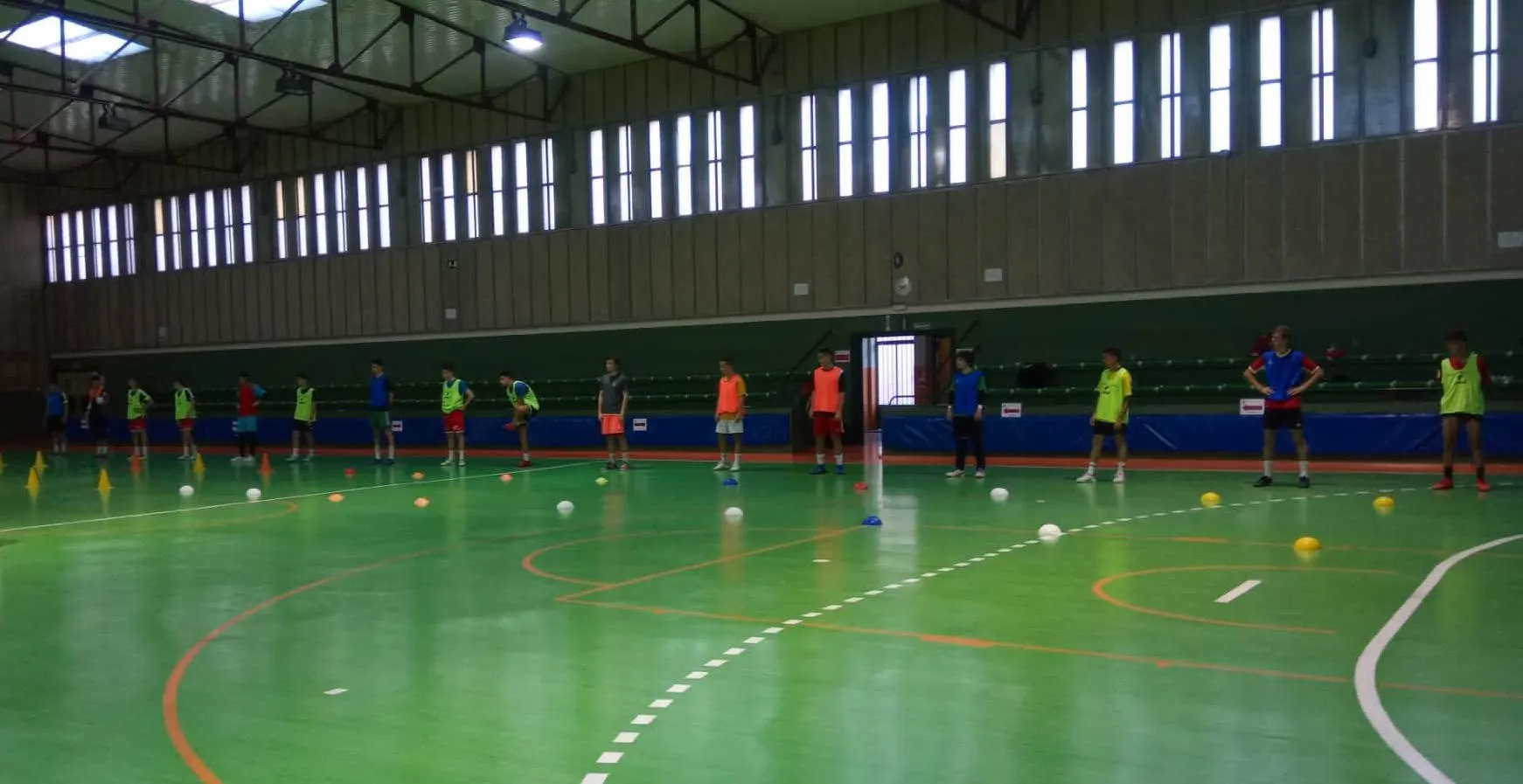 Foto 10 - El III Juvenil, &uacute;nico equipo con fecha para el inicio de su Liga, arranca los entrenos  
