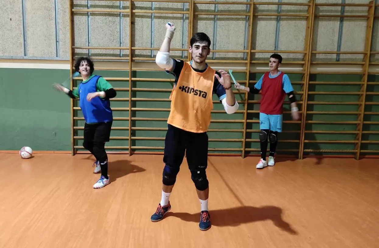 Foto 11 - El III Juvenil, &uacute;nico equipo con fecha para el inicio de su Liga, arranca los entrenos  
