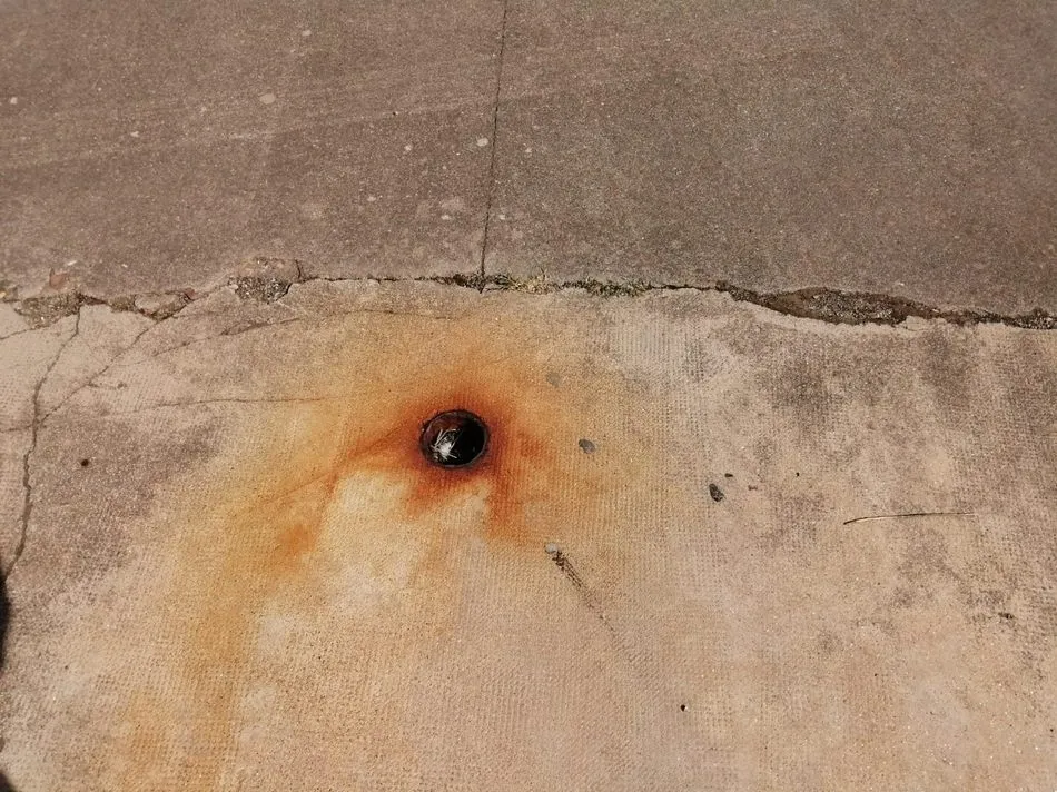 Foto 4 - Quejas en Lumbrales por el mal estado en el que se encuentra el front&oacute;n  
