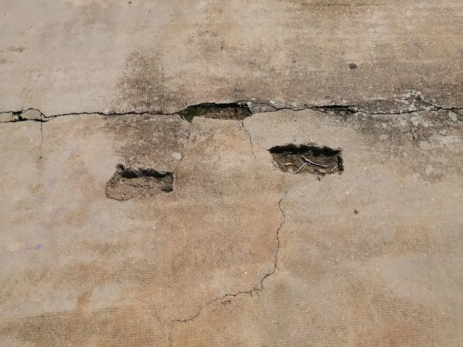 Foto 3 - Quejas en Lumbrales por el mal estado en el que se encuentra el front&oacute;n  