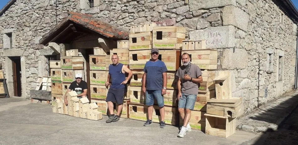 Foto 8 - La asociaci&oacute;n Pe&ntilde;a Gaviota reparte cajas-nido en varios municipios y entre colectivos...