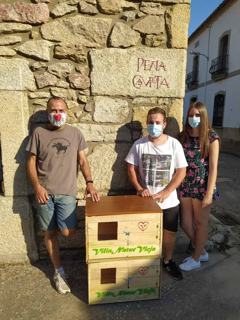Foto 6 - La asociaci&oacute;n Pe&ntilde;a Gaviota reparte cajas-nido en varios municipios y entre colectivos...