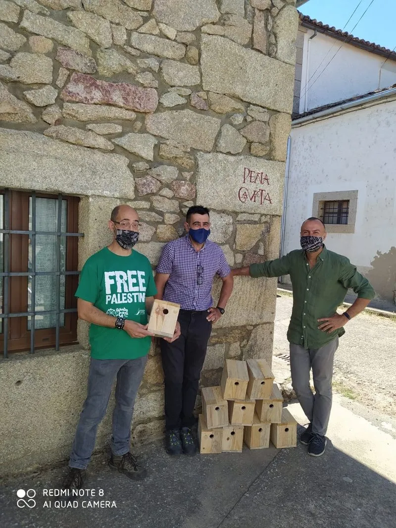 Foto 5 - La asociaci&oacute;n Pe&ntilde;a Gaviota reparte cajas-nido en varios municipios y entre colectivos...