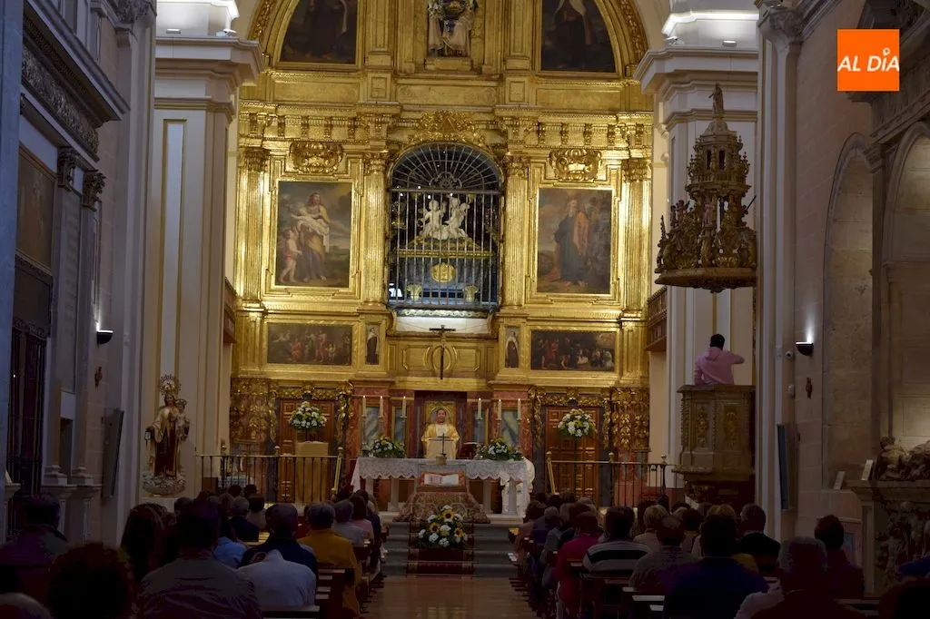 Foto 4 - La Iglesia de la Anunciaci&oacute;n de las Madres Carmelitas acoge la Santa Misa conmemorativa del...