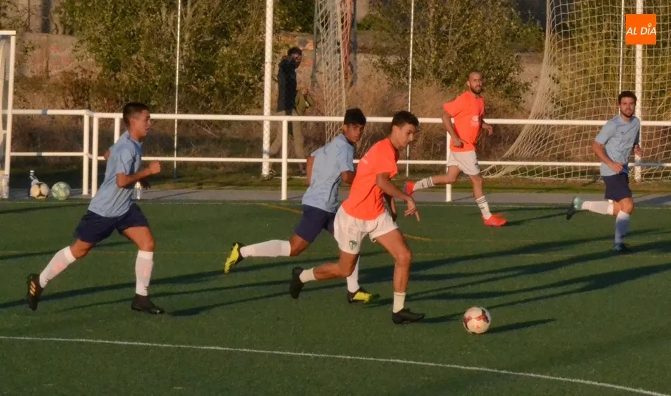 Foto 8 - El Ciudad Rodrigo golea a la UD Serrana en un partido de entrenamiento sin ninguna historia  