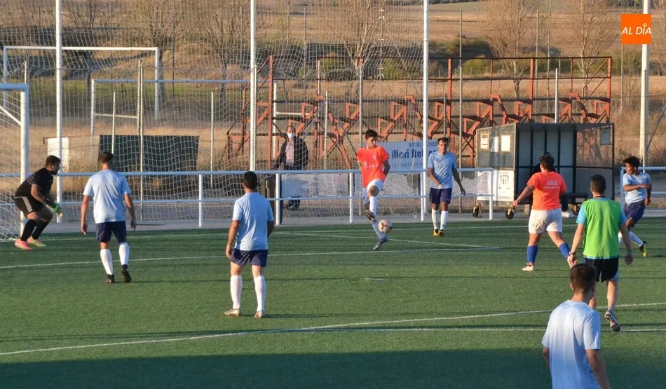 Foto 5 - El Ciudad Rodrigo golea a la UD Serrana en un partido de entrenamiento sin ninguna historia  