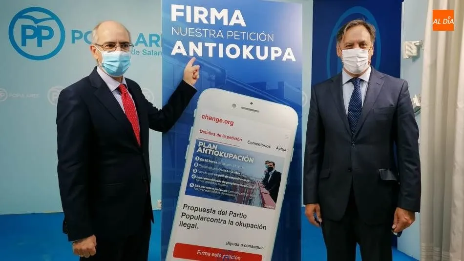 El presidente y el secretario provincial del PP de Salamanca, Javier Iglesias y Carlos García Carbayo, en la presentación de esta campaña. Foto de Lydia González