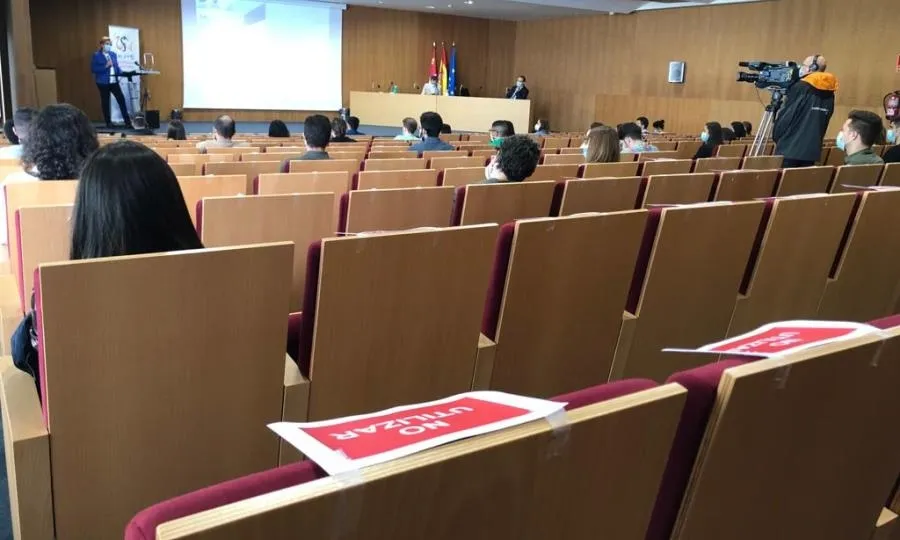 Uno de los actos de bienvenida en el Edificio Dioscórides de la USAL