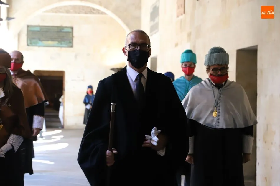 Foto 4 - El rector de la USAL llama a la responsabilidad de los estudiantes ante el inicio del nuevo curso