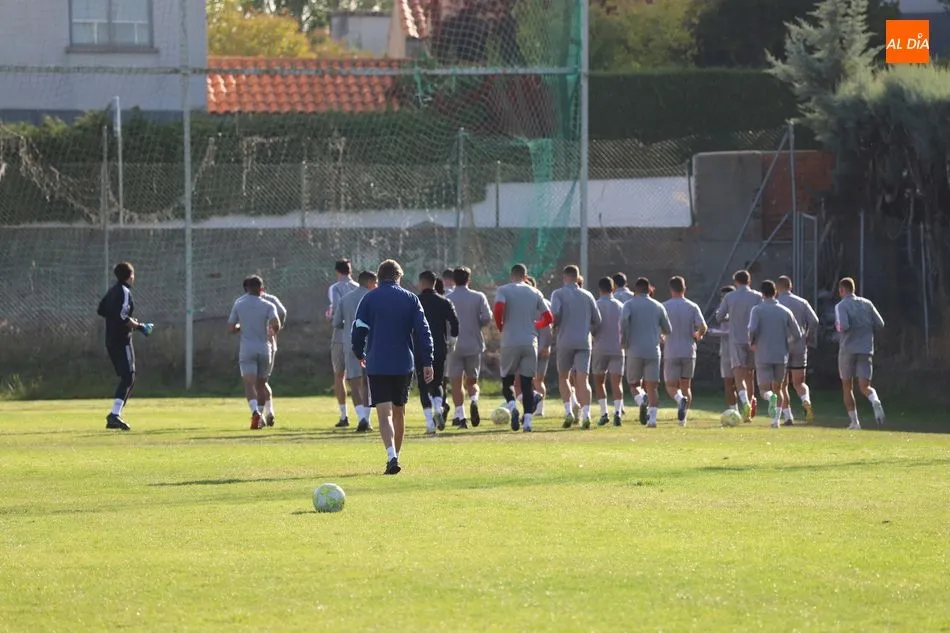 Foto 9 - El Salamanca UDS se pone a tono para reencontrarse con su afici&oacute;n en el Helm&aacute;ntico sin Fabio y...