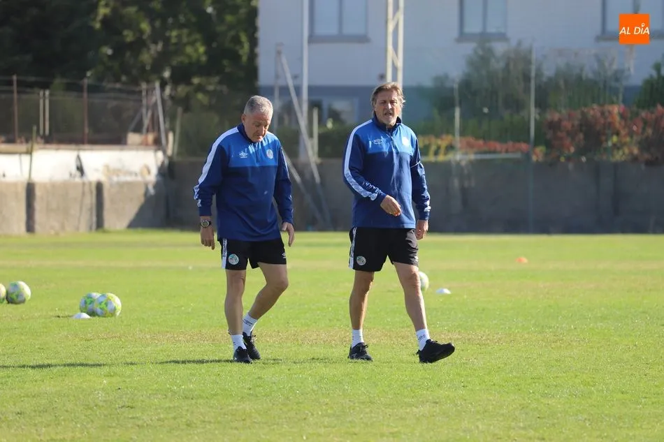 Foto 8 - El Salamanca UDS se pone a tono para reencontrarse con su afici&oacute;n en el Helm&aacute;ntico sin Fabio y...