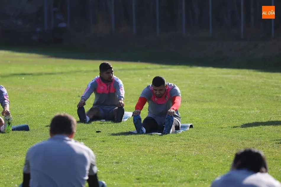 Foto 7 - El Salamanca UDS se pone a tono para reencontrarse con su afici&oacute;n en el Helm&aacute;ntico sin Fabio y...