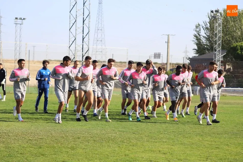 Foto 6 - El Salamanca UDS se pone a tono para reencontrarse con su afici&oacute;n en el Helm&aacute;ntico sin Fabio y...