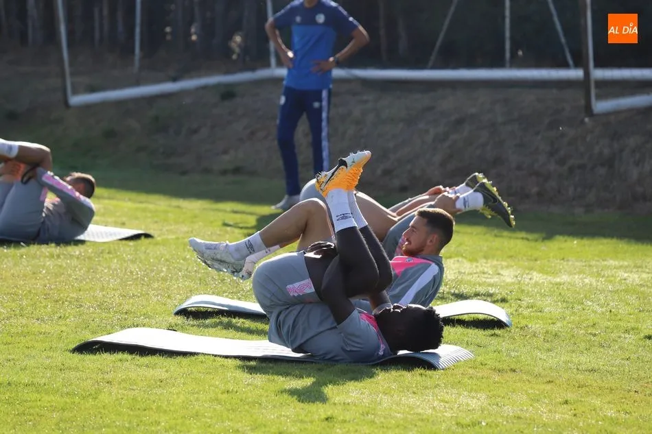 Foto 5 - El Salamanca UDS se pone a tono para reencontrarse con su afici&oacute;n en el Helm&aacute;ntico sin Fabio y...