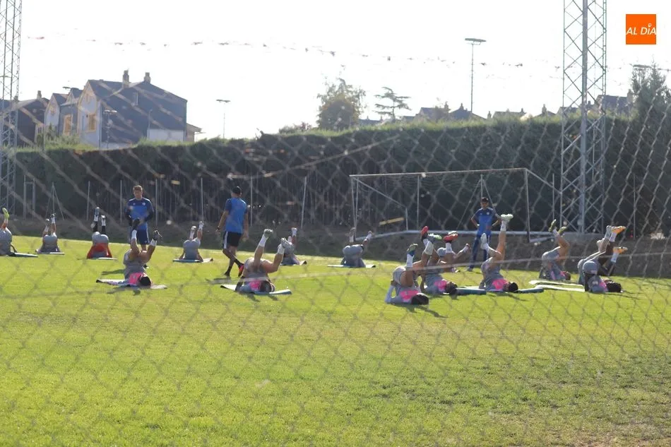 Foto 3 - El Salamanca UDS se pone a tono para reencontrarse con su afici&oacute;n en el Helm&aacute;ntico sin Fabio y...