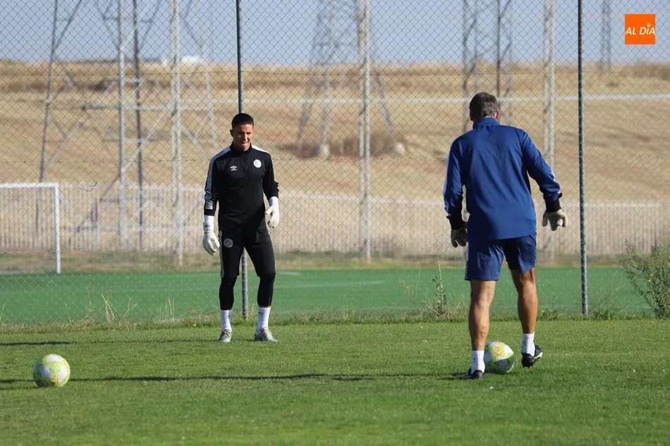 Foto 2 - El Salamanca UDS se pone a tono para reencontrarse con su afici&oacute;n en el Helm&aacute;ntico sin Fabio y...