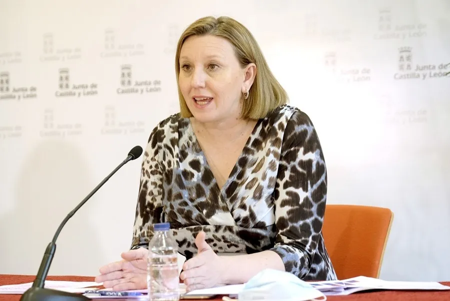 La consejera de Familia e Igualdad de Oportunidades, Isabel Blanco, en una de sus ruedas de prensa. Foto de archivo