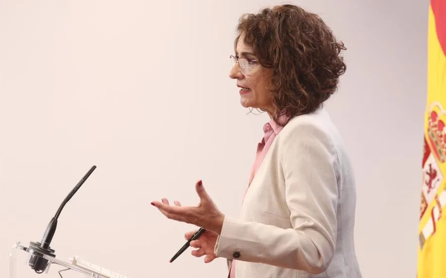 La ministra Portavoz y de Sanidad, María Jesús Montero, interviene durante una rueda de prensa convocada tras la sesión de control al Gobierno en el Congreso de los Diputados, en Madrid. Foto E. Parra. POOL - EP