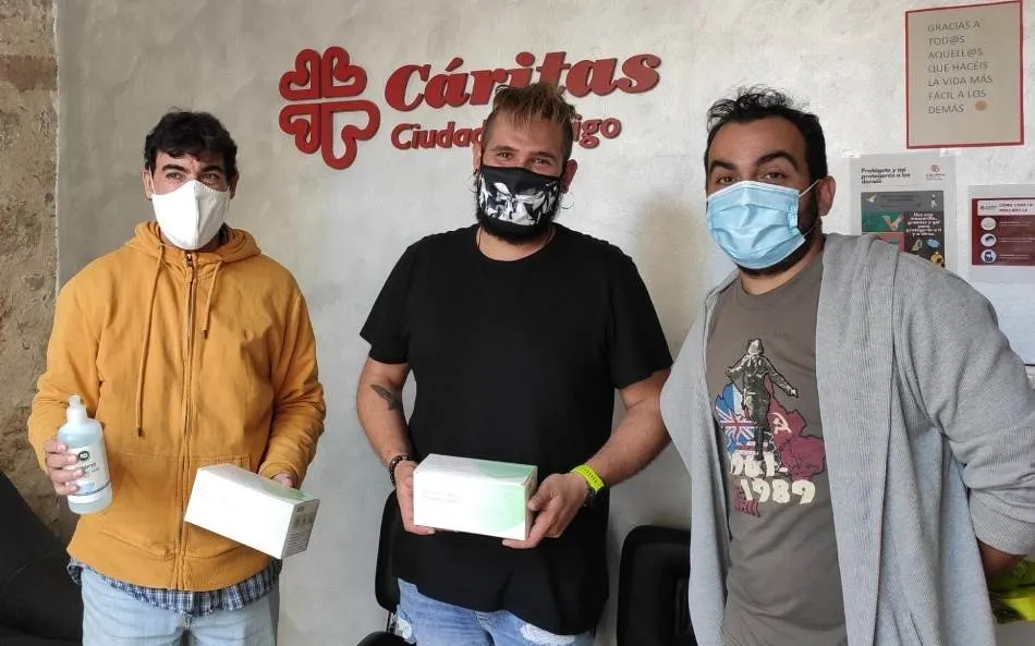 Entregadas a Cáritas y Proyecto Hombre 500 mascarillas gracias a la gala Cómic-19  