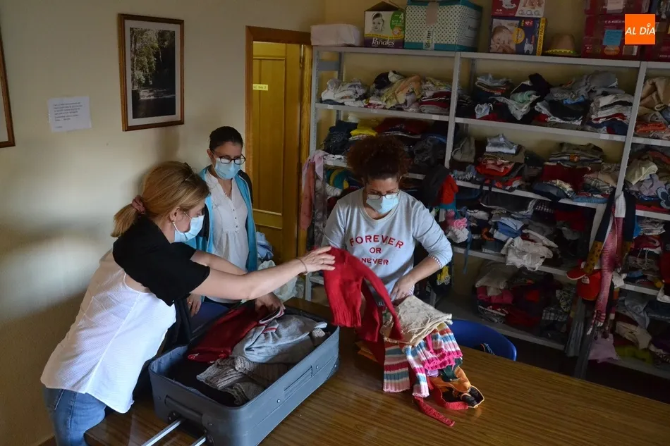 Foto 9 - Reabre sus puertas el ropero infantil gratuito de la Parroquia de El Salvador  
