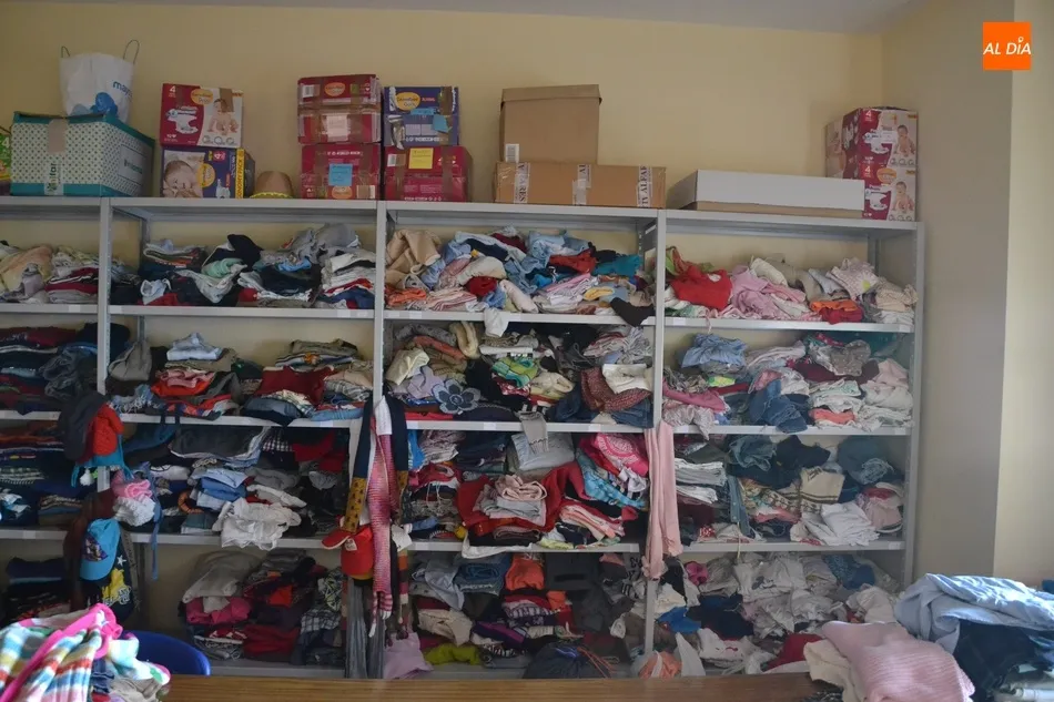 Foto 8 - Reabre sus puertas el ropero infantil gratuito de la Parroquia de El Salvador  