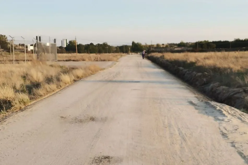 Foto 2 - Este jueves comienza la reparaci&oacute;n de caminos del sector 5 en Vitigudino  