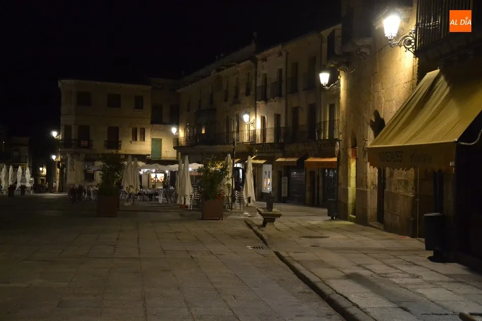 Foto 11 - La Plaza Mayor de Ciudad Rodrigo estrena iluminaci&oacute;n  