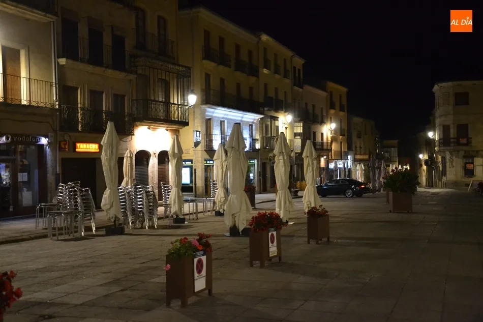 Foto 8 - La Plaza Mayor de Ciudad Rodrigo estrena iluminaci&oacute;n  