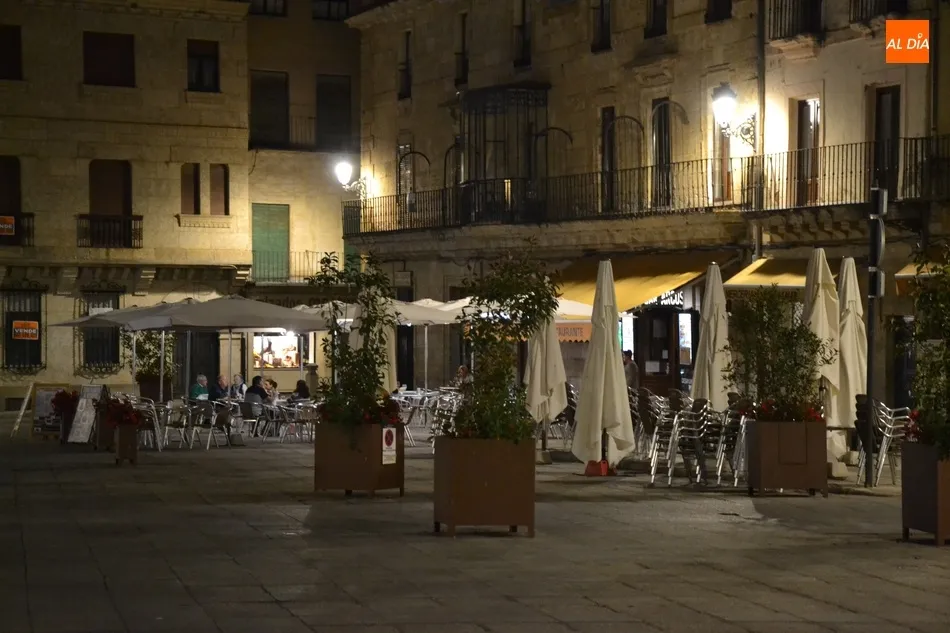 Foto 9 - La Plaza Mayor de Ciudad Rodrigo estrena iluminaci&oacute;n  