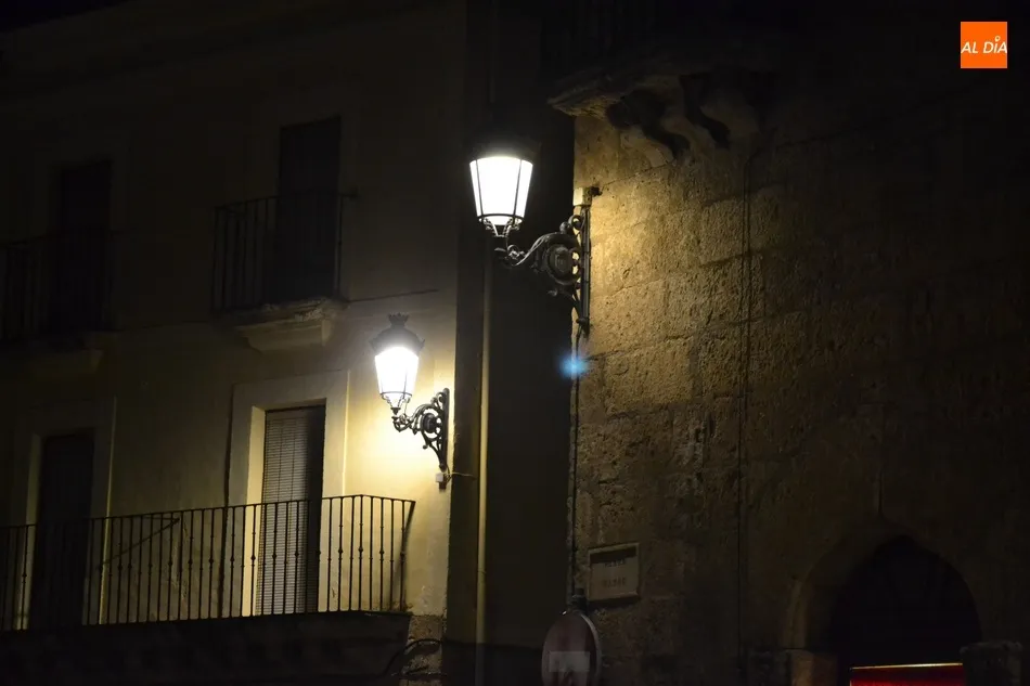 Foto 6 - La Plaza Mayor de Ciudad Rodrigo estrena iluminaci&oacute;n  