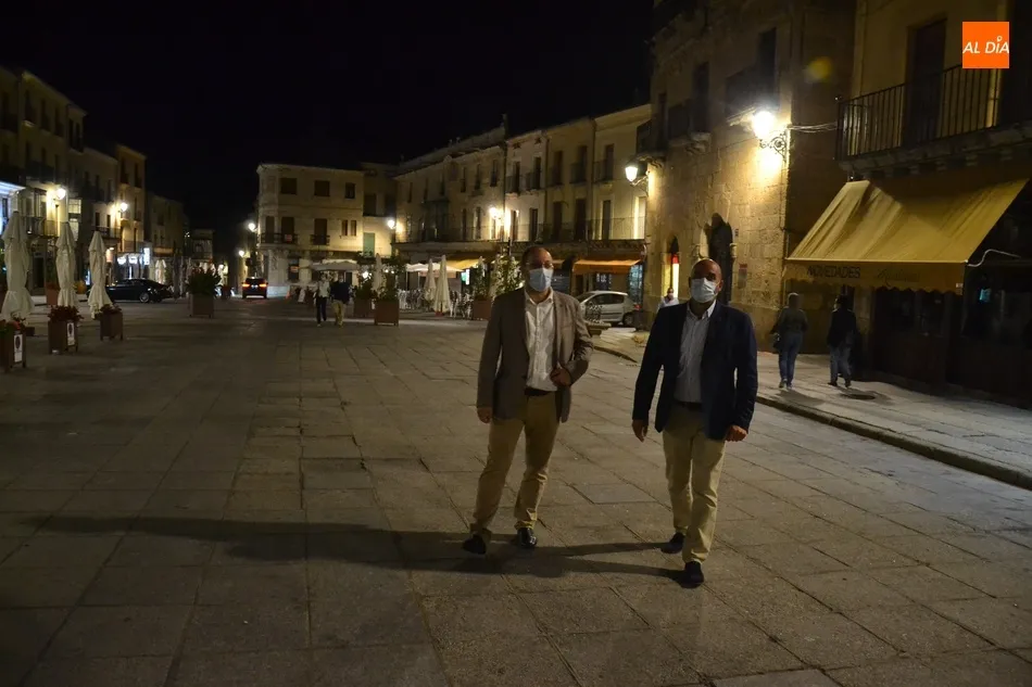 Foto 7 - La Plaza Mayor de Ciudad Rodrigo estrena iluminaci&oacute;n  